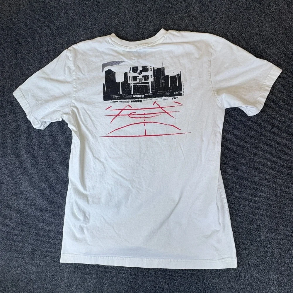 Adidas Three Stripes T-Shirt Mens Medium White Black Basketball Court Graphic